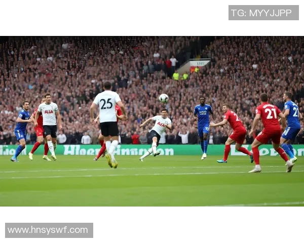 足球明星同框精彩瞬间壁纸分享让你随时感受足球魅力与激情